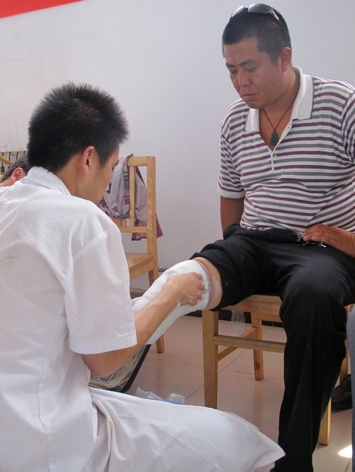大腿假肢組裝部分安裝時注意哪些事項(xiàng)(圖1)